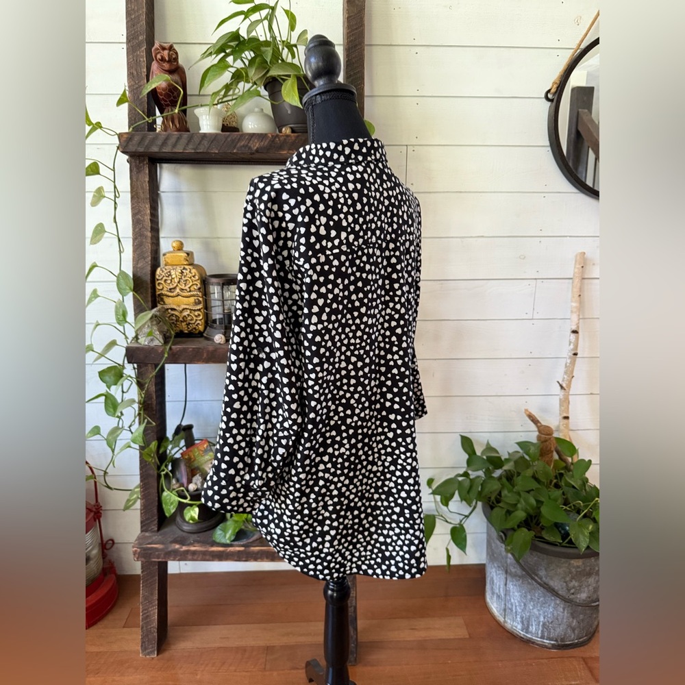 Dalia: Black and White Heart Pattern Button Up Blouse. - Picture 9 of 16